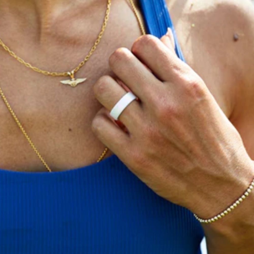 ✨NEW✨Womens size 5 Holographic Double sides Qalo ring